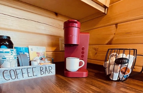 Hector Cabin | Cozy Cabin Lake + Vineyard View Wineries 2