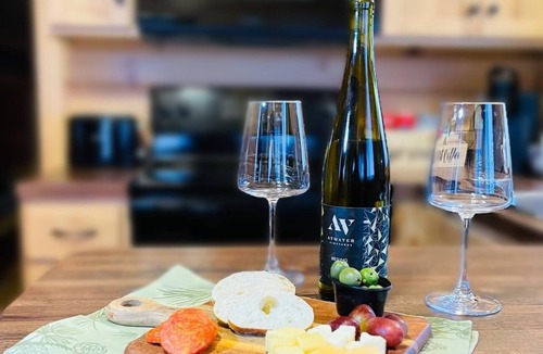 Hector Cabin | Cozy Cabin Lake + Vineyard View Wineries 2