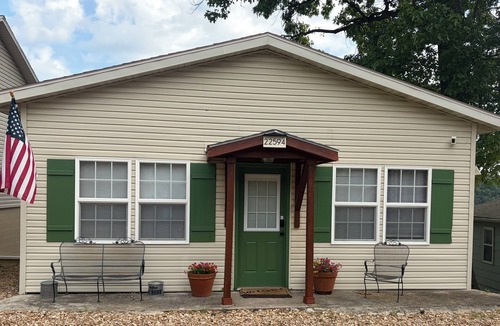 Shell Knob House | Cozy Cabin Lakeview of Table Rock Lake with 2 minute walk to the water.