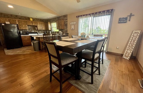 Theodosia Cabin | Cozy Cabin, Less than 1/2 mile to Marina, Boat Trailer Parking