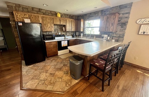 Theodosia Cabin | Cozy Cabin, Less than 1/2 mile to Marina, Boat Trailer Parking