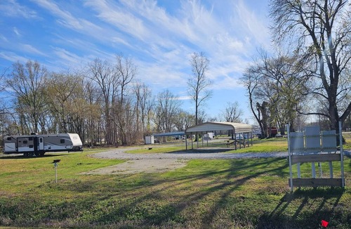 Old Shawneetown Cabin | Cozy cabin located in historic Old Shawneetown!