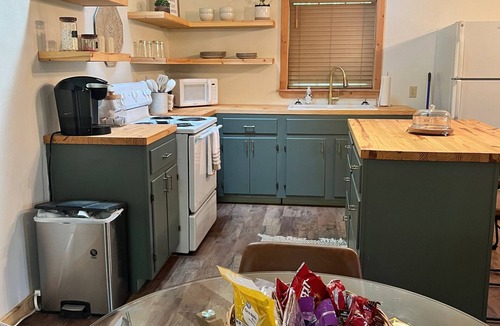 Center Ridge Cabin | Cozy cabin located on private drive on 40 acre Ranch!