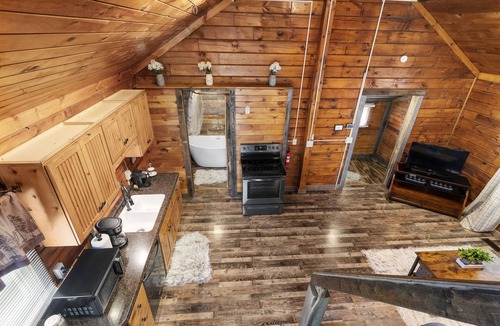 Milton Cabin | Cozy Cabin Madison Indiana