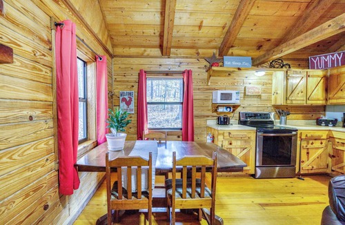 Saint Joe Cabin | Cozy cabin minutes from the Buffalo River, Pet Friendly!