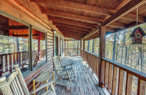 Saint Joe Cabin | Cozy cabin minutes from the Buffalo River, Pet Friendly!