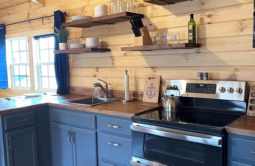 Byrdstown Cabin | Cozy Cabin near Dale Hollow Lake access