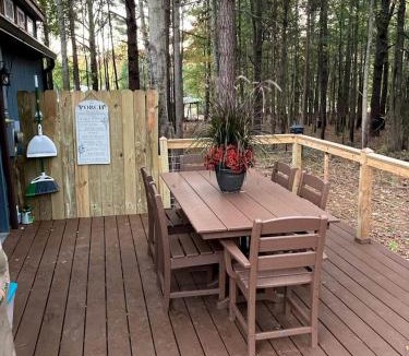 Big Sandy House | Cozy Cabin near Kentucky Lake - Amazing Glamping Rental in Big Sandy, Tennessee