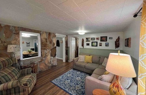 Henderson House | Cozy Cabin Near Lake Norfork