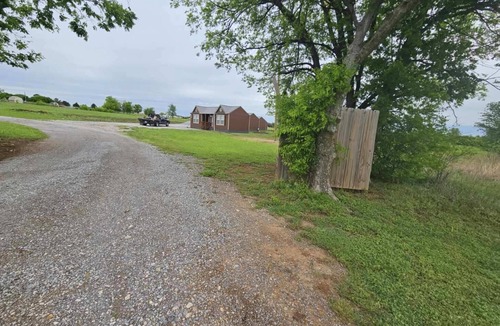 Lawton Cabin | Cozy cabin near Medicine Park with AC, WiFi