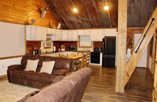 Jasper Cabin | Cozy Cabin Near Rayburn - A Paradise for Anglers, Hunters & Hikers!