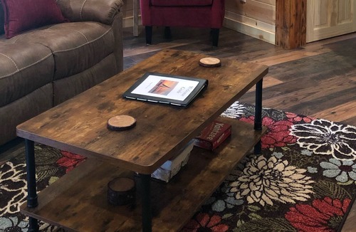 Pepin Cabin | Cozy cabin next to winery!