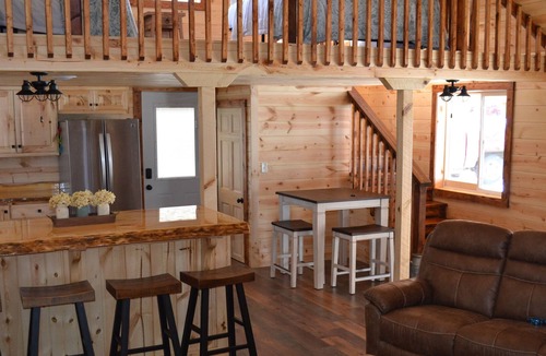 Pepin Cabin | Cozy cabin next to winery!