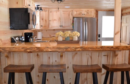 Pepin Cabin | Cozy cabin next to winery!