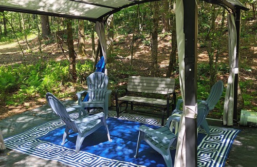 Blairsville Cabin | Cozy Cabin on 4 acres of fun! Pavilion, Firepit, Swing, Walking trail to creek!
