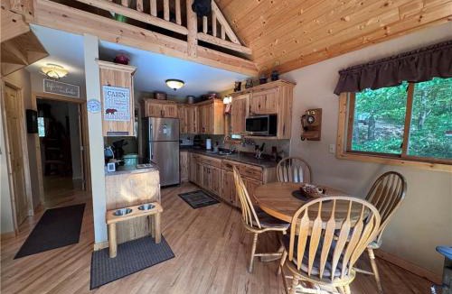 Brill House | Cozy cabin on a lake