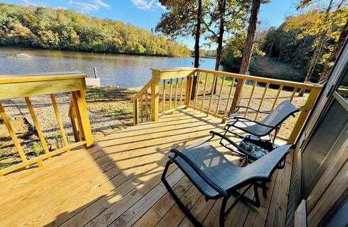 Cabot Cabin | Cozy CABIN on a PRIVATE LAKE in Cabot, AR