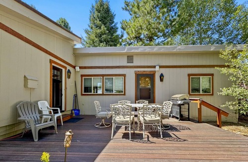 Donnelly Cabin | Cozy Cabin on Cascade Lake