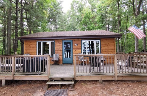 Stone Lake Cabin | Cozy cabin on class A Musky Lake - Lake Big Sissabagama - Pet Friendly