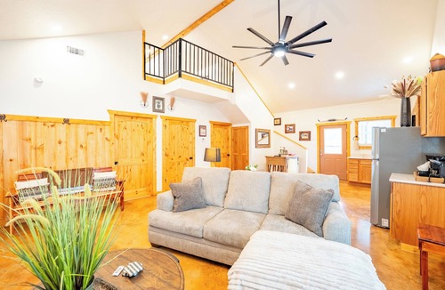 Ferndale Cabin | Cozy Cabin on Horse Ranch with experiences available!