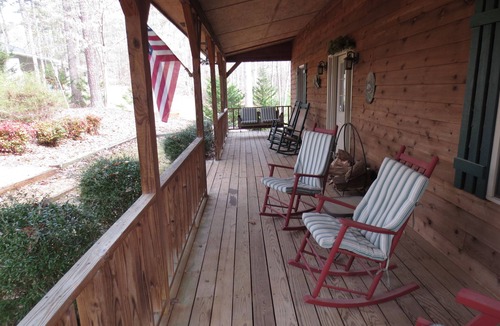 Martin Cabin | Cozy cabin on Lake Hartwell. Spring Break Time! Book Today!