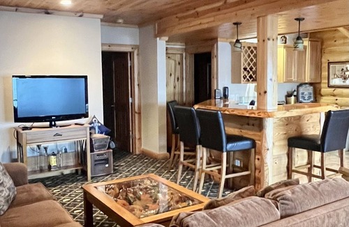Merrimac Condo | Cozy Cabin on Lake Wisconsin nSkiing, Fishing & Hiking Retreat