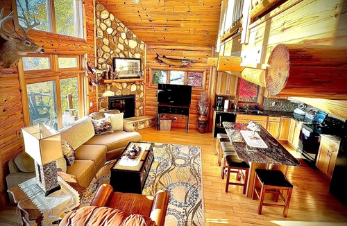 Merrimac Condo | Cozy Cabin on Lake Wisconsin nSkiing, Fishing & Hiking Retreat
