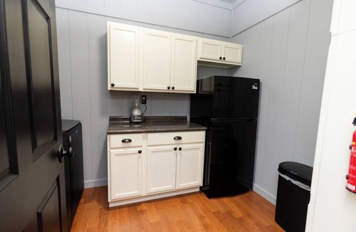 Belton Cabin | Cozy cabin on the Creek with WiFi and AC in delightful Belton