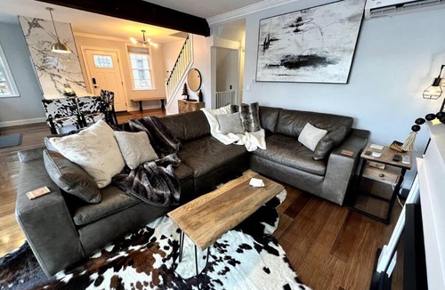 Hopatcong Villa | Cozy Cabin on the Lake w/HotTub