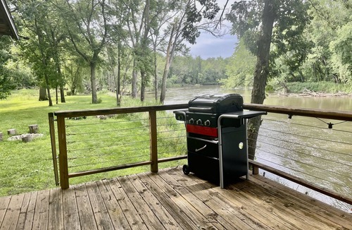 Janesville Cabin | Cozy cabin on the river!