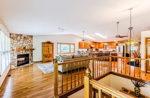 Topton Cabin | Cozy Cabin on the River