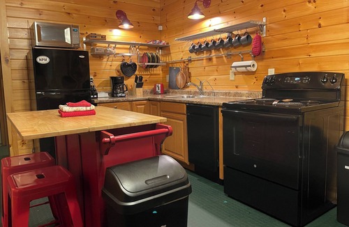 North New Portland Cabin | Cozy Cabin on the Carrabassett River, 30 minutes to Sugarloaf