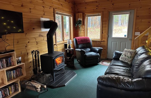 North New Portland Cabin | Cozy Cabin on the Carrabassett River, 30 minutes to Sugarloaf