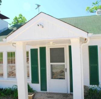 Grubville House | Cozy Cabin Retreat - Sleeps 8 - 1 Hr from STL