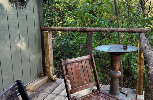 Edwardsville Cabin | Cozy Cabin Retreat in the Woods