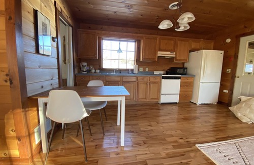 Roxbury Cottage | Cozy Cabin Retreat