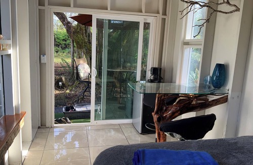 Mountain View Cabin | Cozy cabin under majestic banyan tree