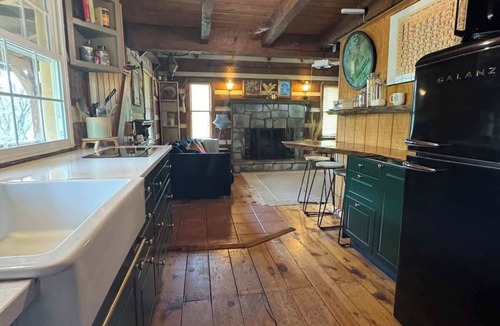 Linden Cabin | Cozy Cabin Escape: Hot Tub & Lake Access