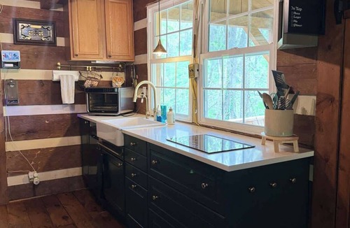Linden Cabin | Cozy Cabin Escape: Hot Tub & Lake Access