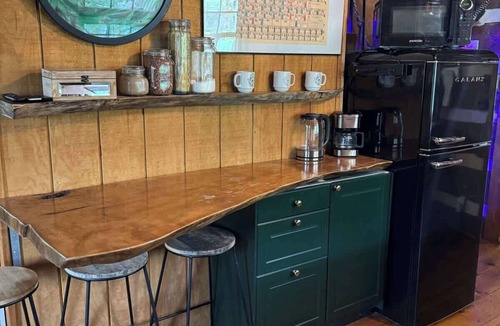 Linden Cabin | Cozy Cabin Escape: Hot Tub & Lake Access