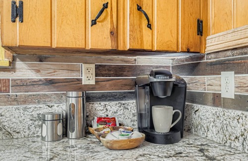 Green Mountain Falls Cabin | Cozy Cabin w/Hot Tub, Games, Firepit, & Views