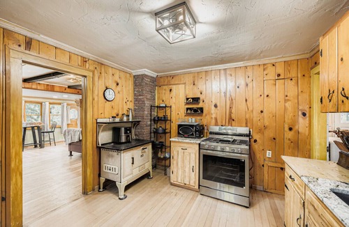 Green Mountain Falls Cabin | Cozy Cabin w/Hot Tub, Games, Firepit, & Views