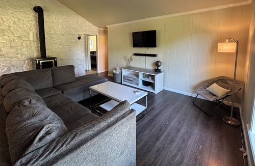 Lowell House | Cozy Cabin