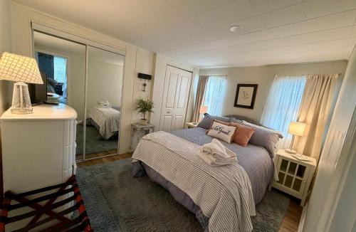 South Side Flats House | Cozy Cabin Vibe in the City