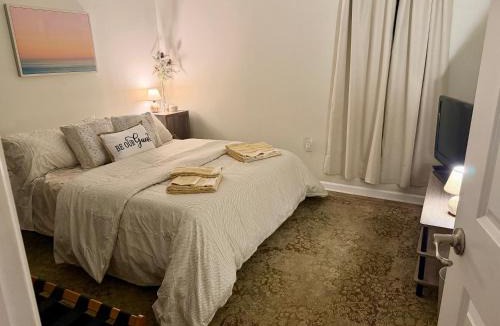 South Side Flats House | Cozy Cabin Vibe in the City