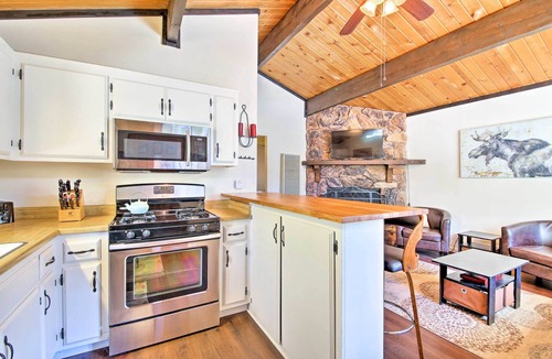 Big Bear City Cottage | Cozy Cabin w/Deck & Fireplace in Big Bear!