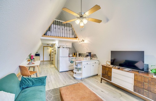 Rockaway Beach Apartment | Cozy Cabin w/Fire Pit: Walk to Lake Taneycomo!