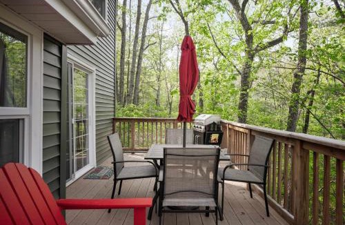 Ridgeway House | Cozy cabin w fireplace deck & dog-friendly