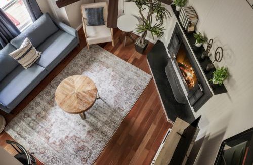 Ridgeway House | Cozy cabin w fireplace deck & dog-friendly