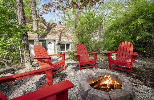 Ridgeway House | Cozy cabin w fireplace & fire pit
